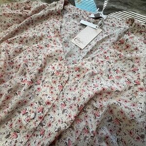 NWT Women Sz 1X Candies Pink Floral Print Long Flowy Sleeve Blouse/Top/Shirt